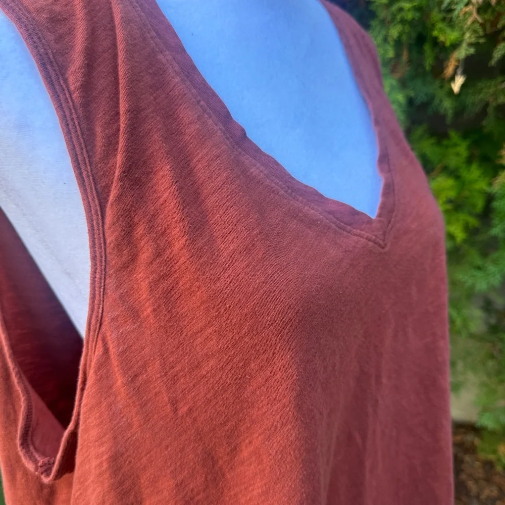 Women’s XL Old Navy Everywhere Rust V-Neck Tank Top - Picture 2 of 3